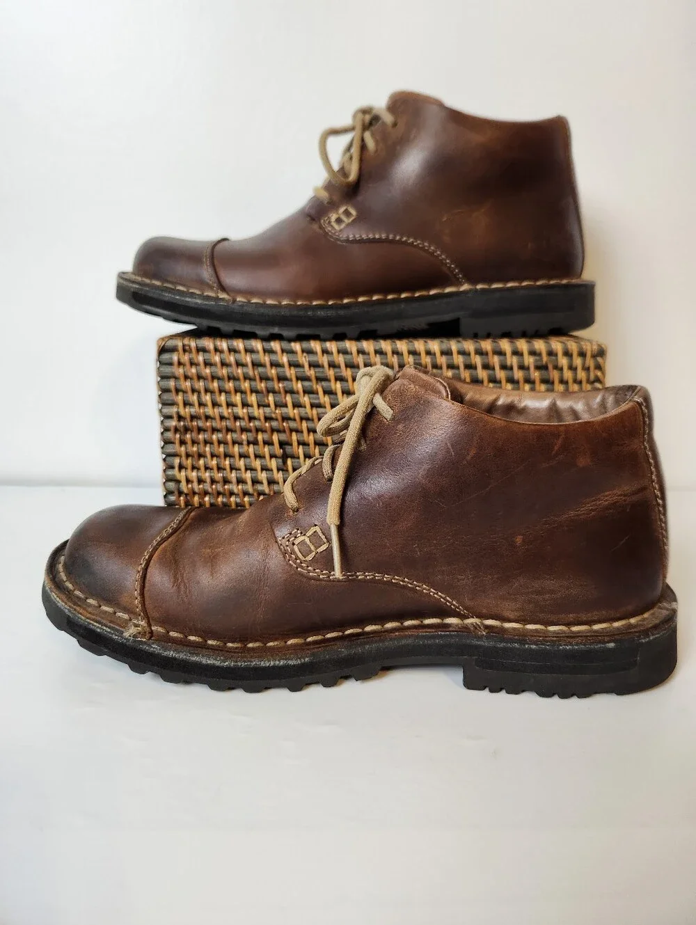 Keen Brown Distressed Leather Lug Sole Chukka Boots